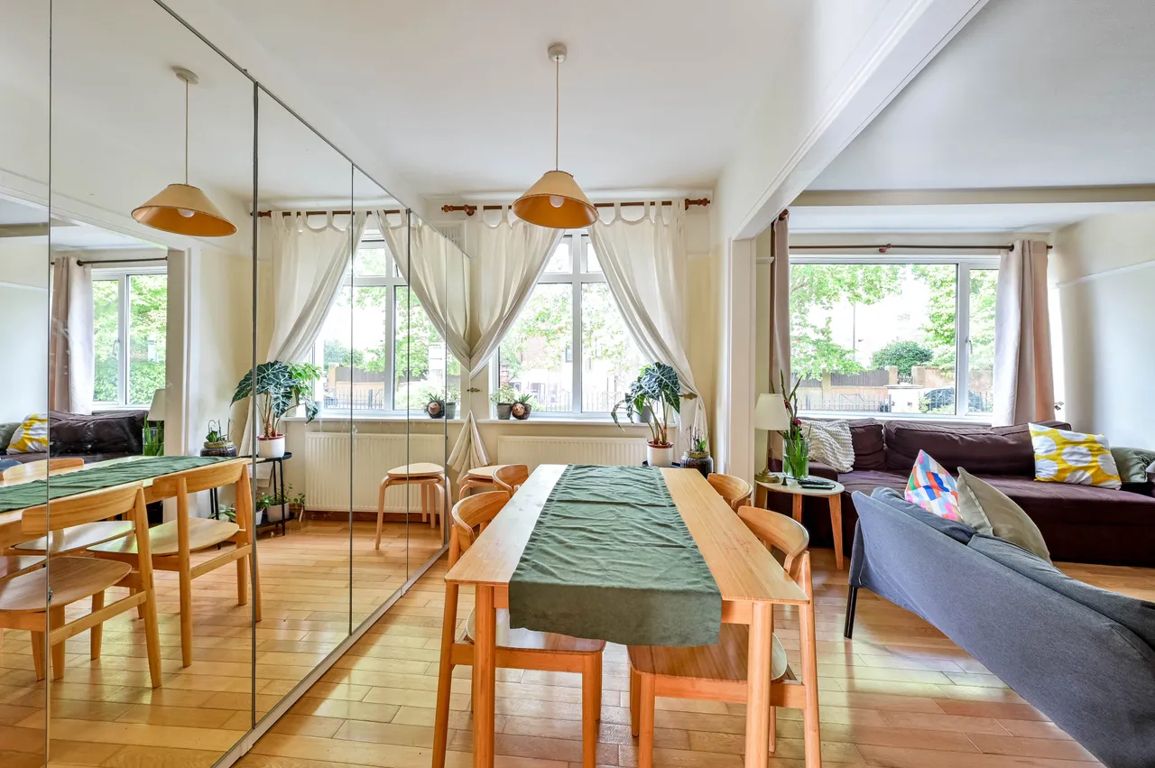 26 Lake Close, London, photo 4