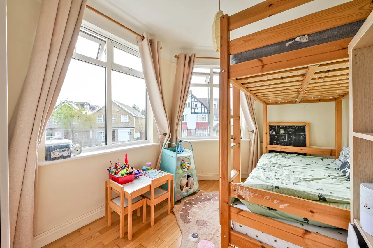 26 Lake Close, London, photo 8