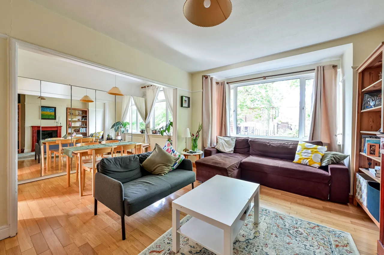 26 Lake Close, London, photo 10