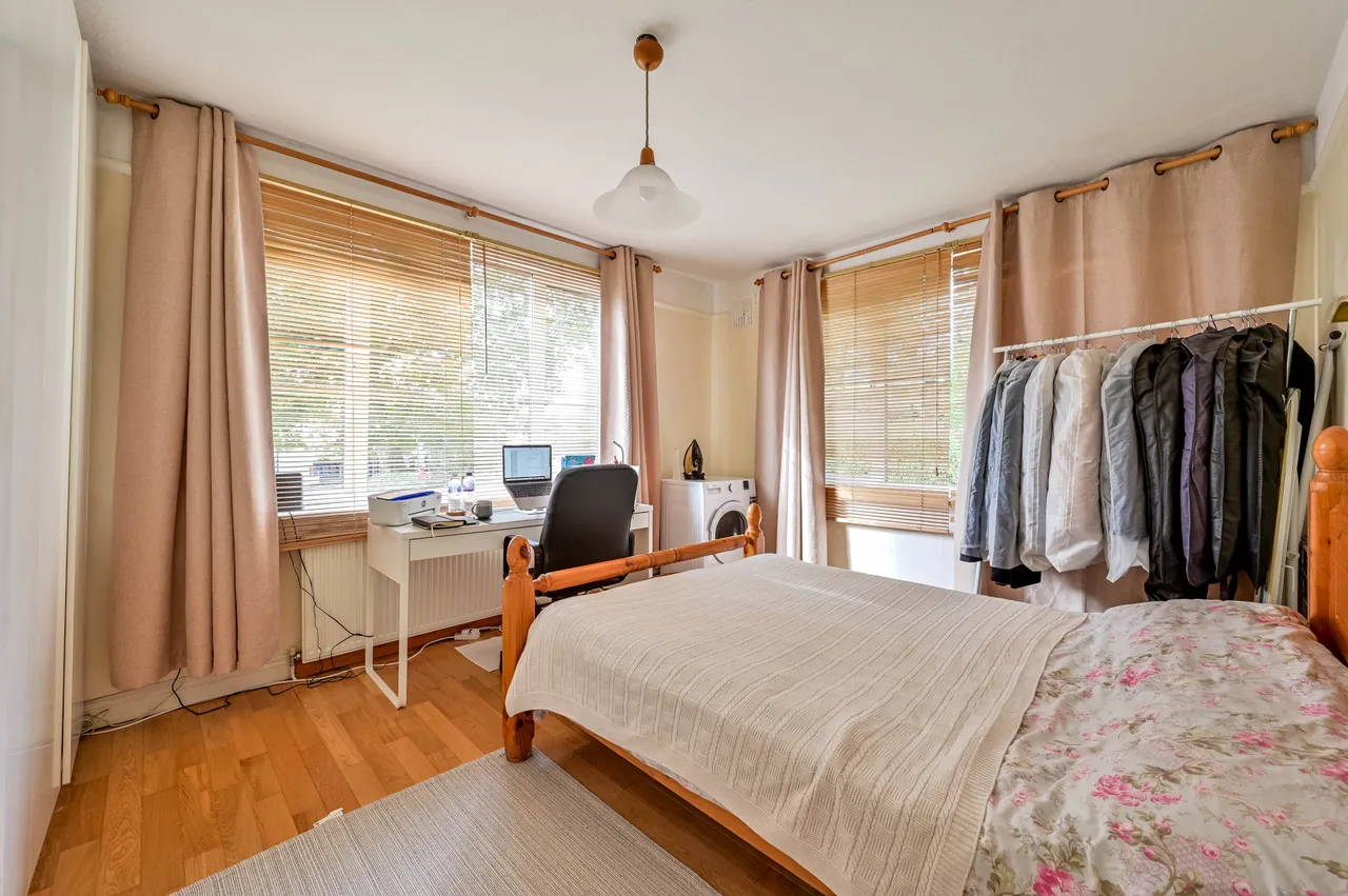 26 Lake Close, London, photo 6