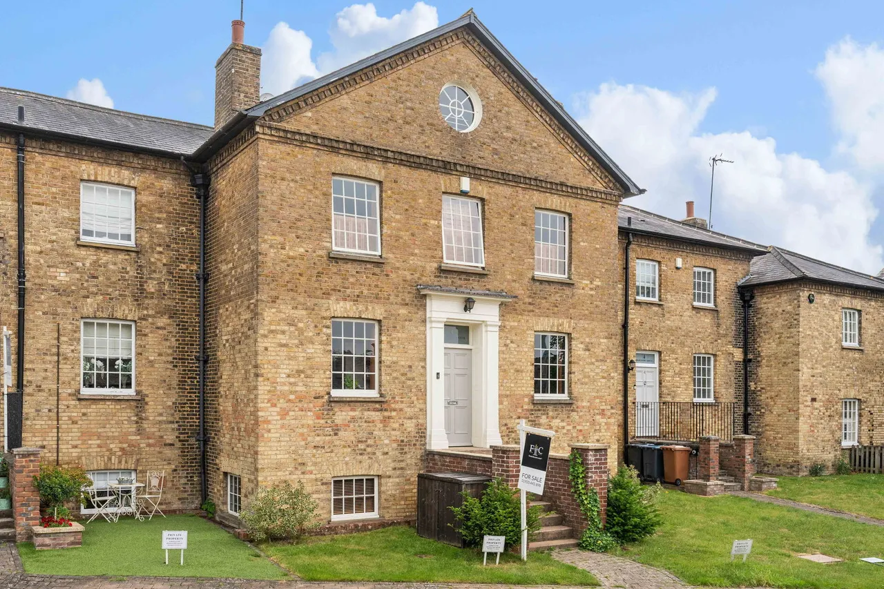 4 bed house for sale, Union Terrace, Buntingford