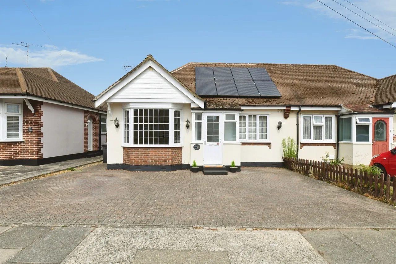 2 bed house for sale — Skerry Rise, Chelmsford