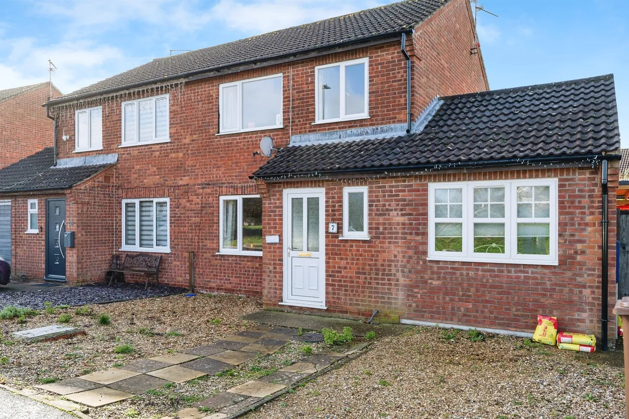 4 bed house for sale — Heron Walk, March
