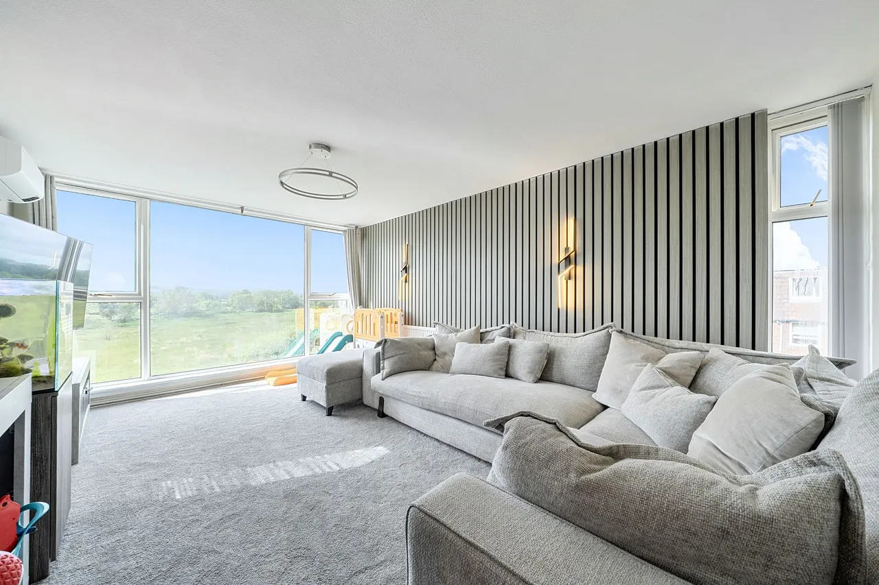 3 bed property for sale, Station Road, Pulborough, RH20