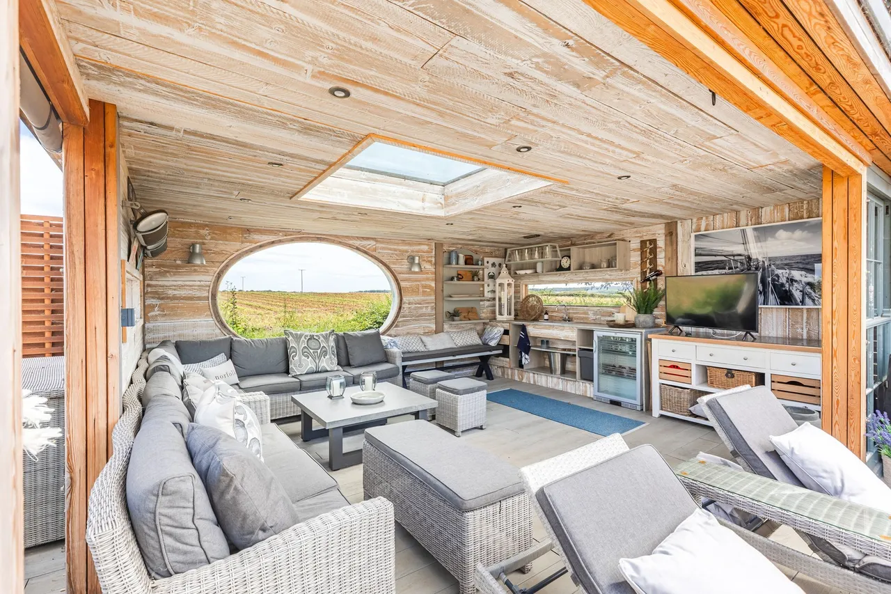 Large Family Home with Incredible Fie, photo 24