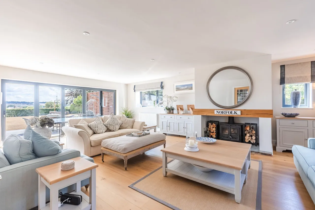 Large Family Home with Incredible Fie, photo 3