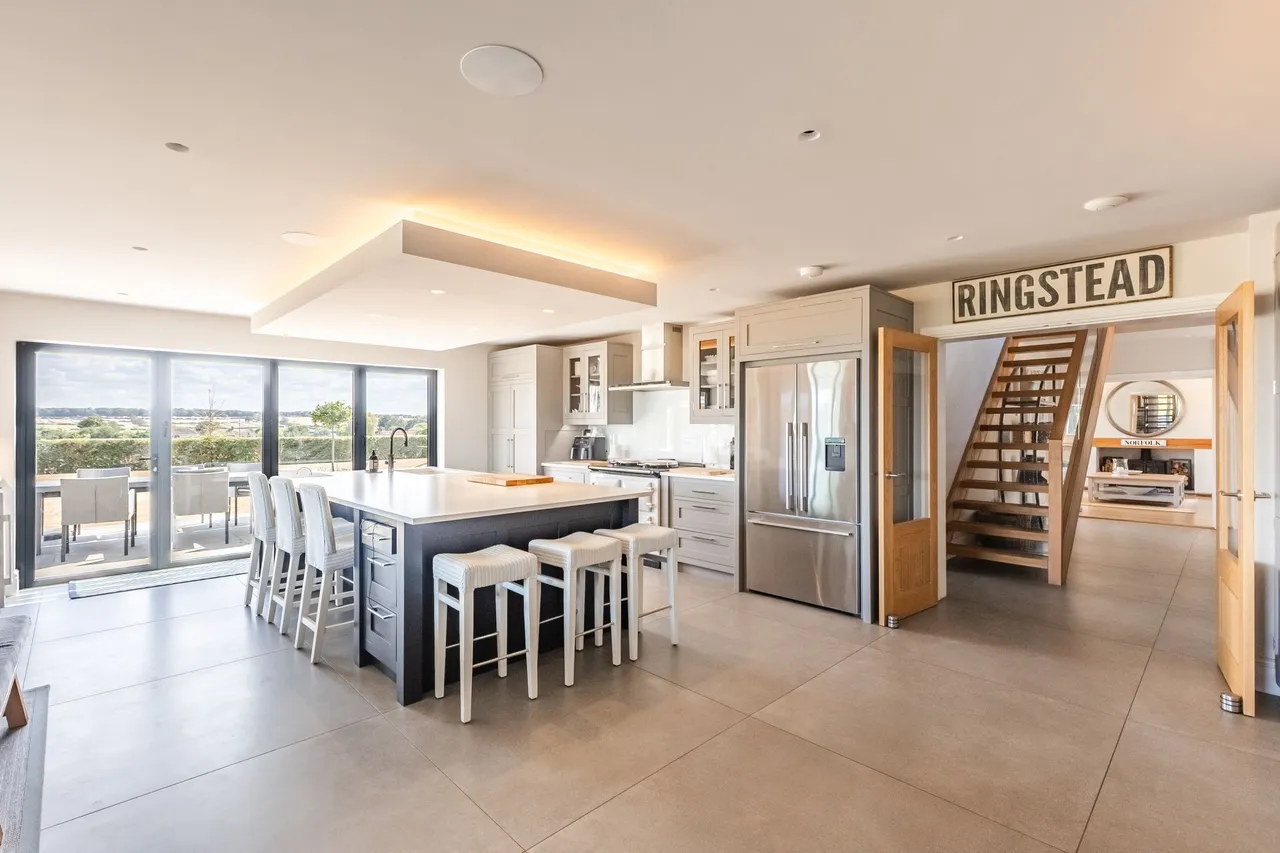 Large Family Home with Incredible Fie, photo 2