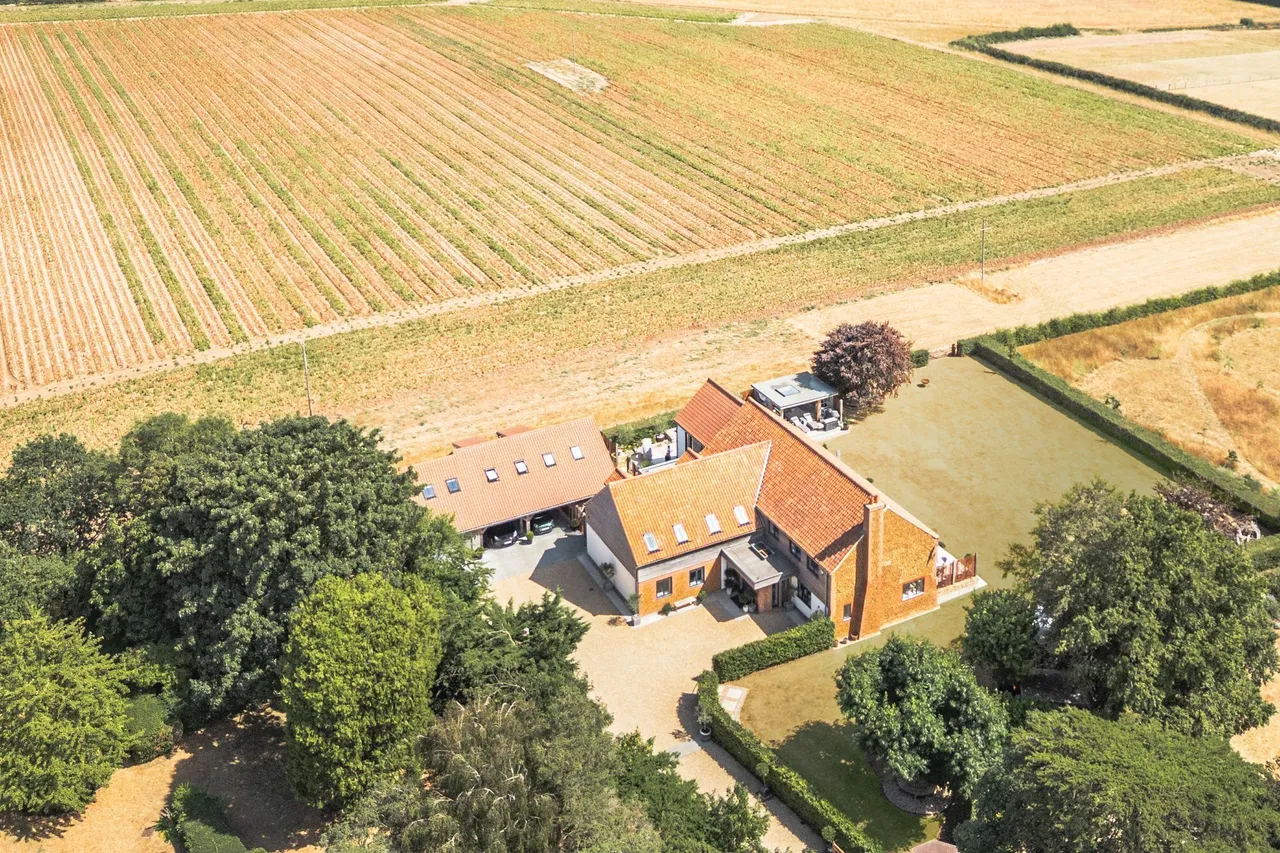 Large Family Home with Incredible Fie, photo 26