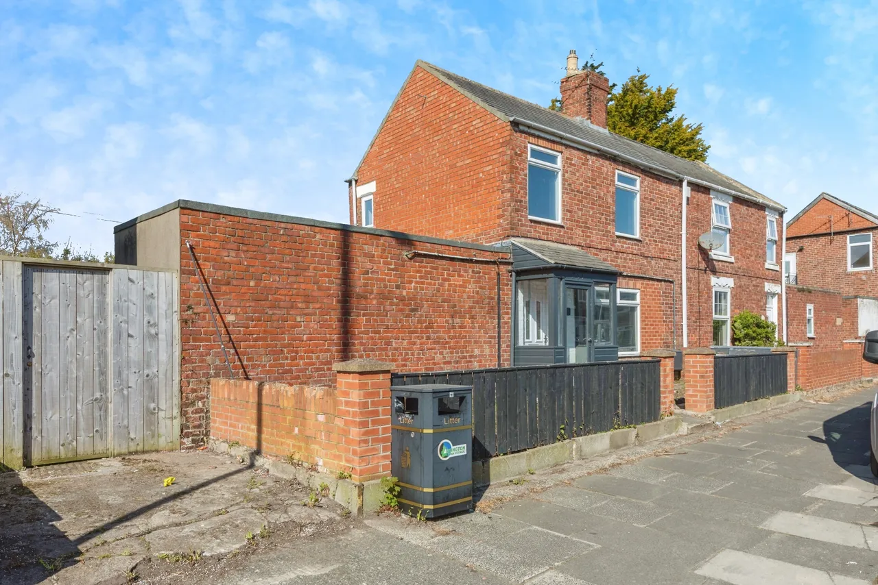 2 bed house for sale — Milburn Road, Ashington