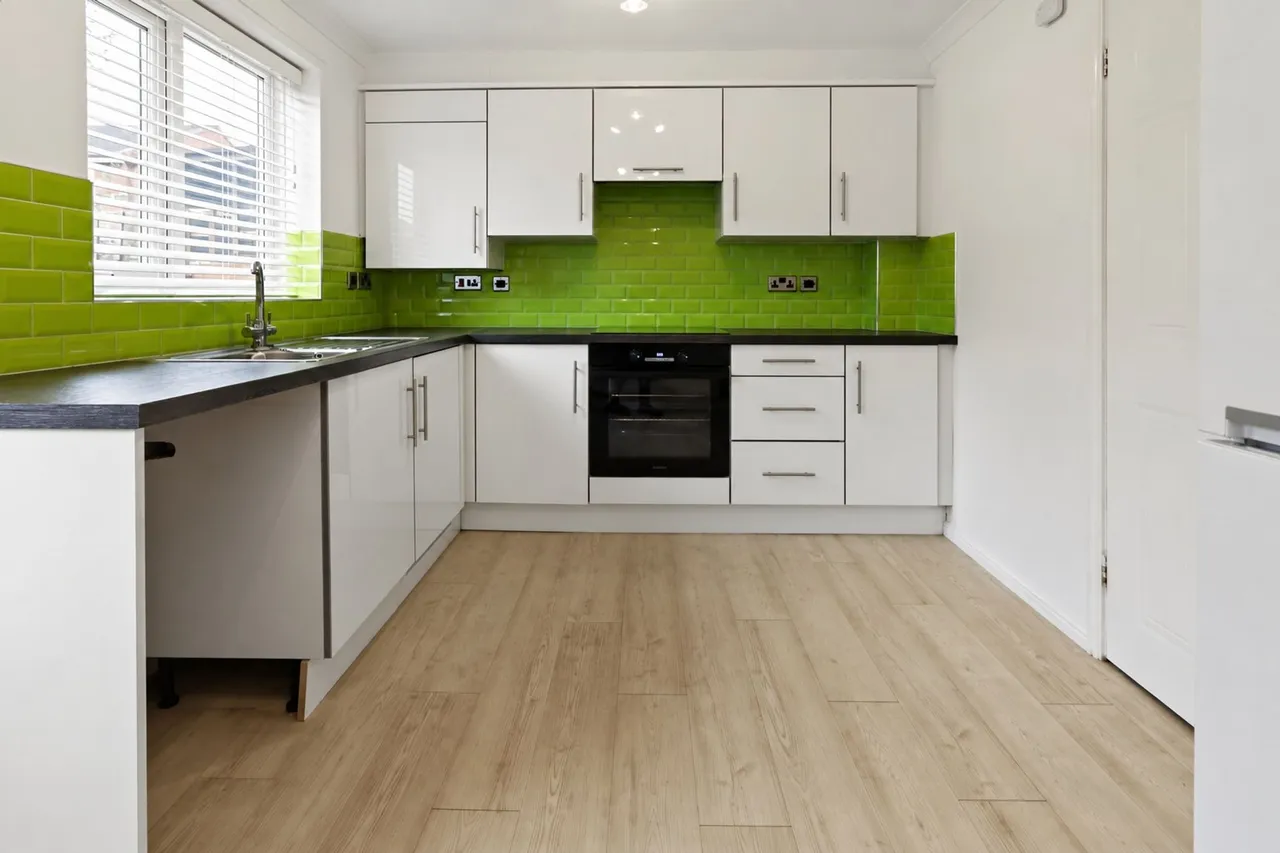 Bainbridge Avenue, Lowton, WA3, photo 3