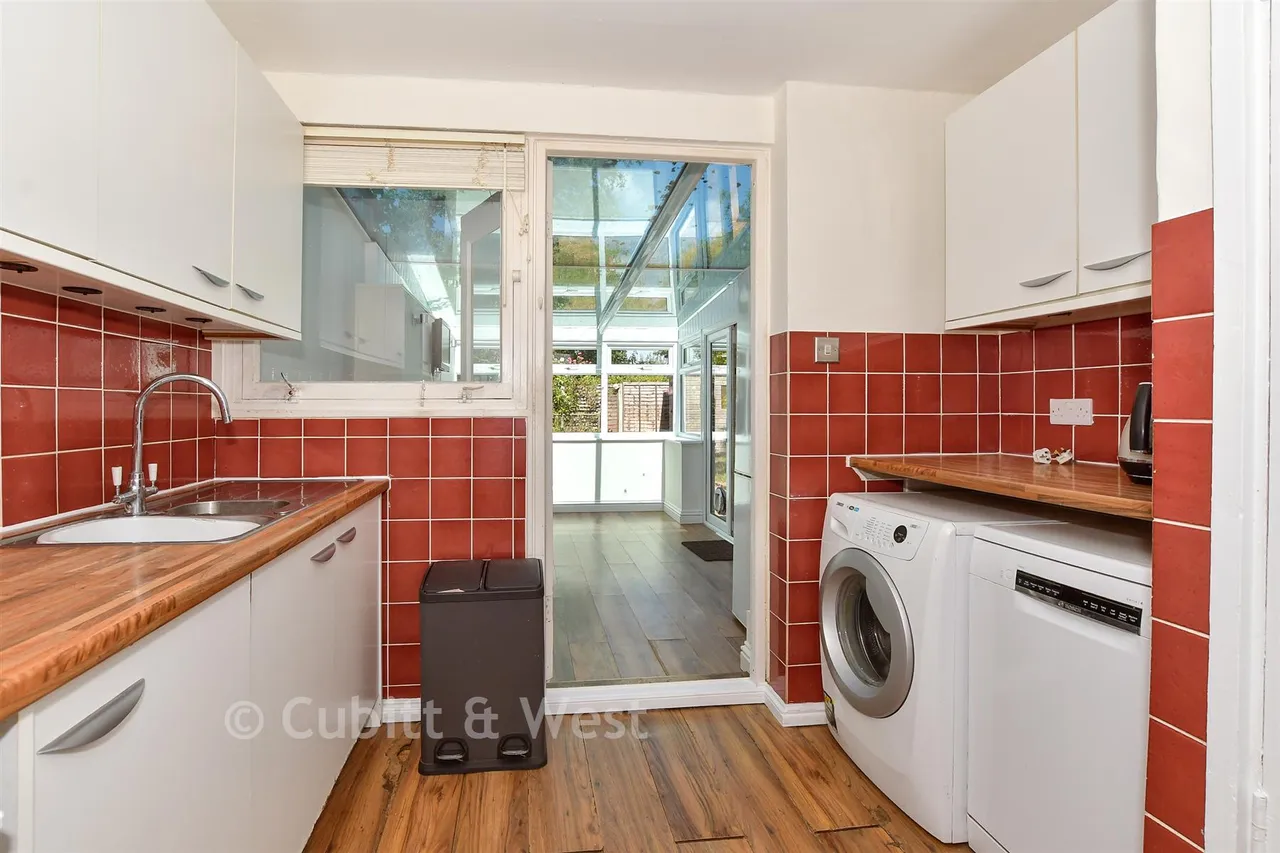 Dover Court, Cranleigh, GU6, photo 2
