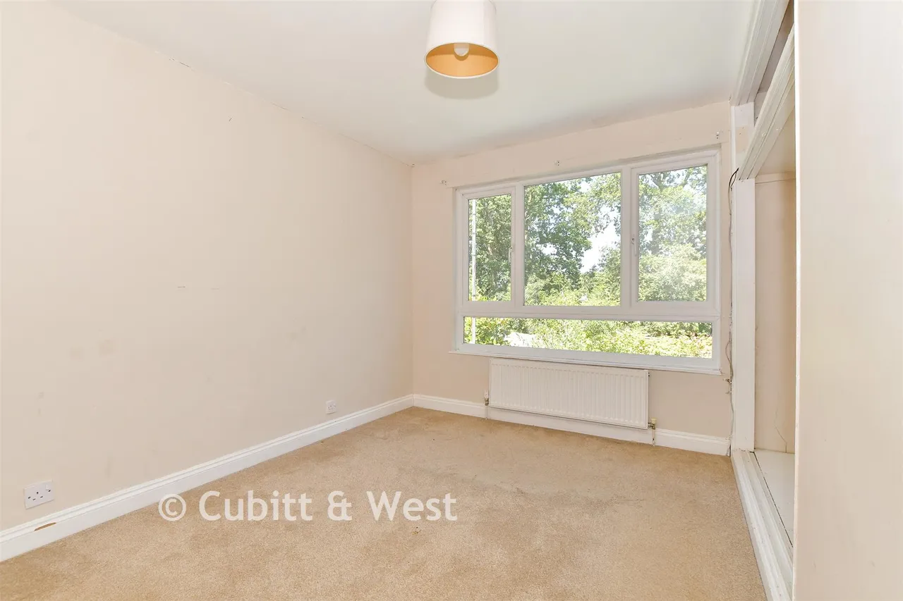 Dover Court, Cranleigh, GU6, photo 10