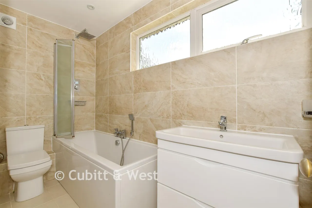Dover Court, Cranleigh, GU6, photo 13