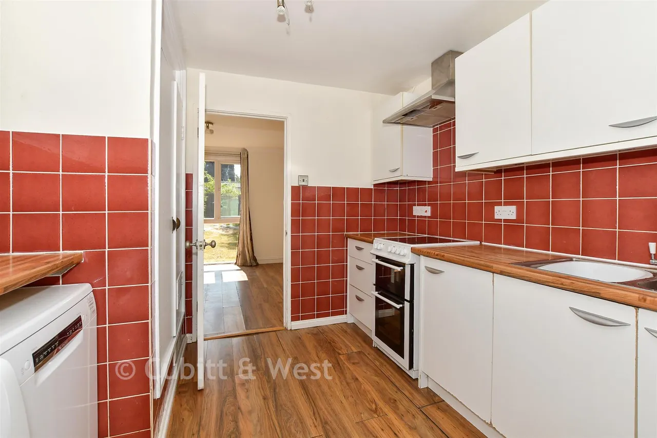Dover Court, Cranleigh, GU6, photo 3