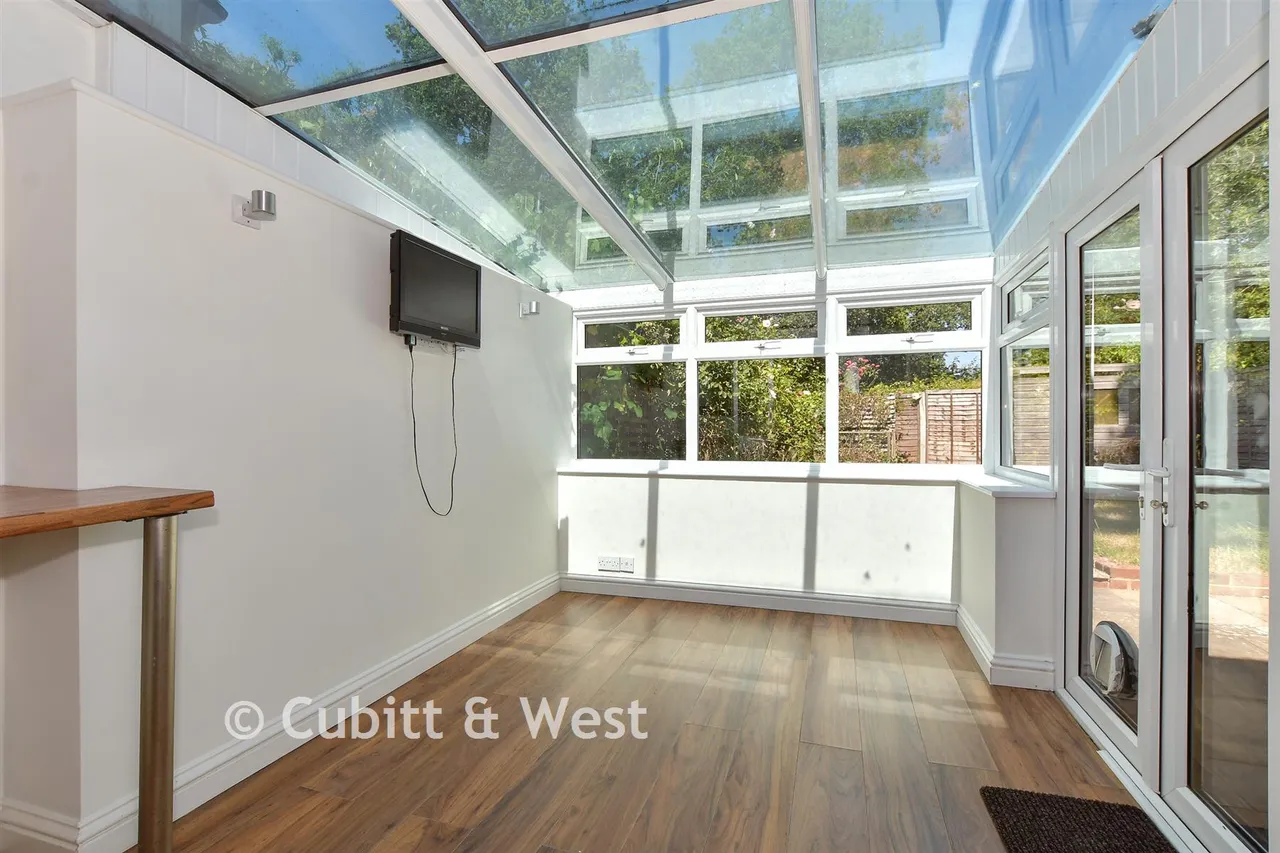 Dover Court, Cranleigh, GU6, photo 8