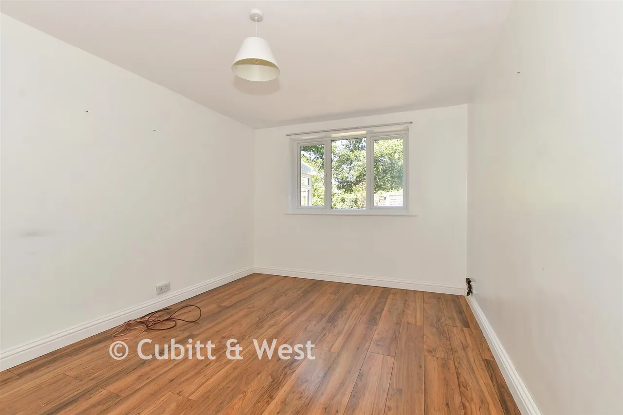 Dover Court, Cranleigh, GU6, photo 6