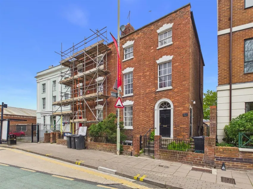 6 bed flat for sale, London Road, Gloucester
