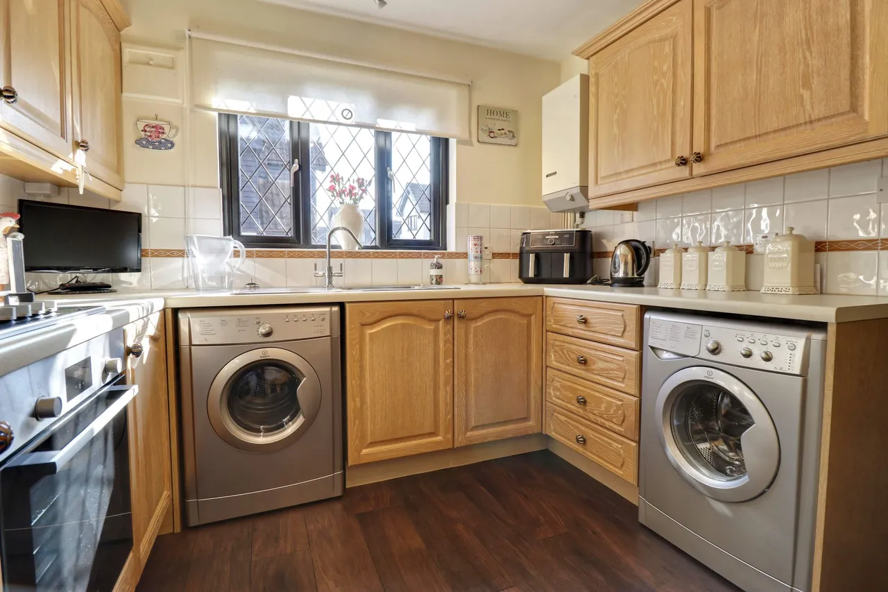 Beehive Court, Hatfield Heath, CM22, photo 6