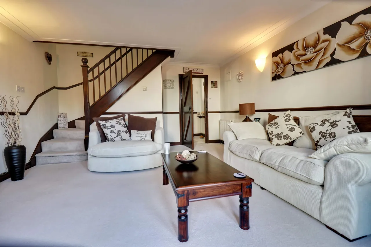 Beehive Court, Hatfield Heath, CM22, photo 5