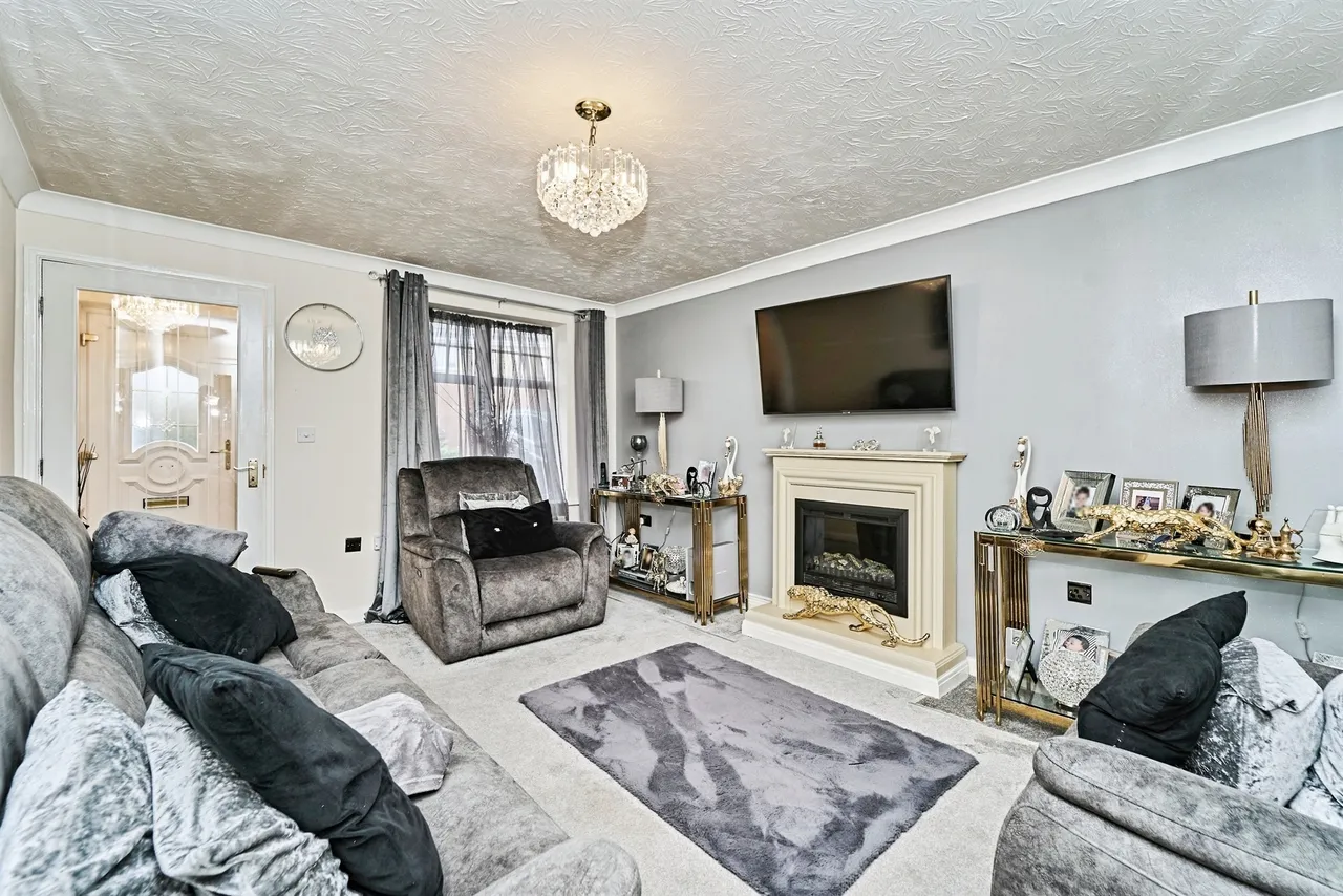 Edwin Phillips Drive, West Bromwich, photo 4