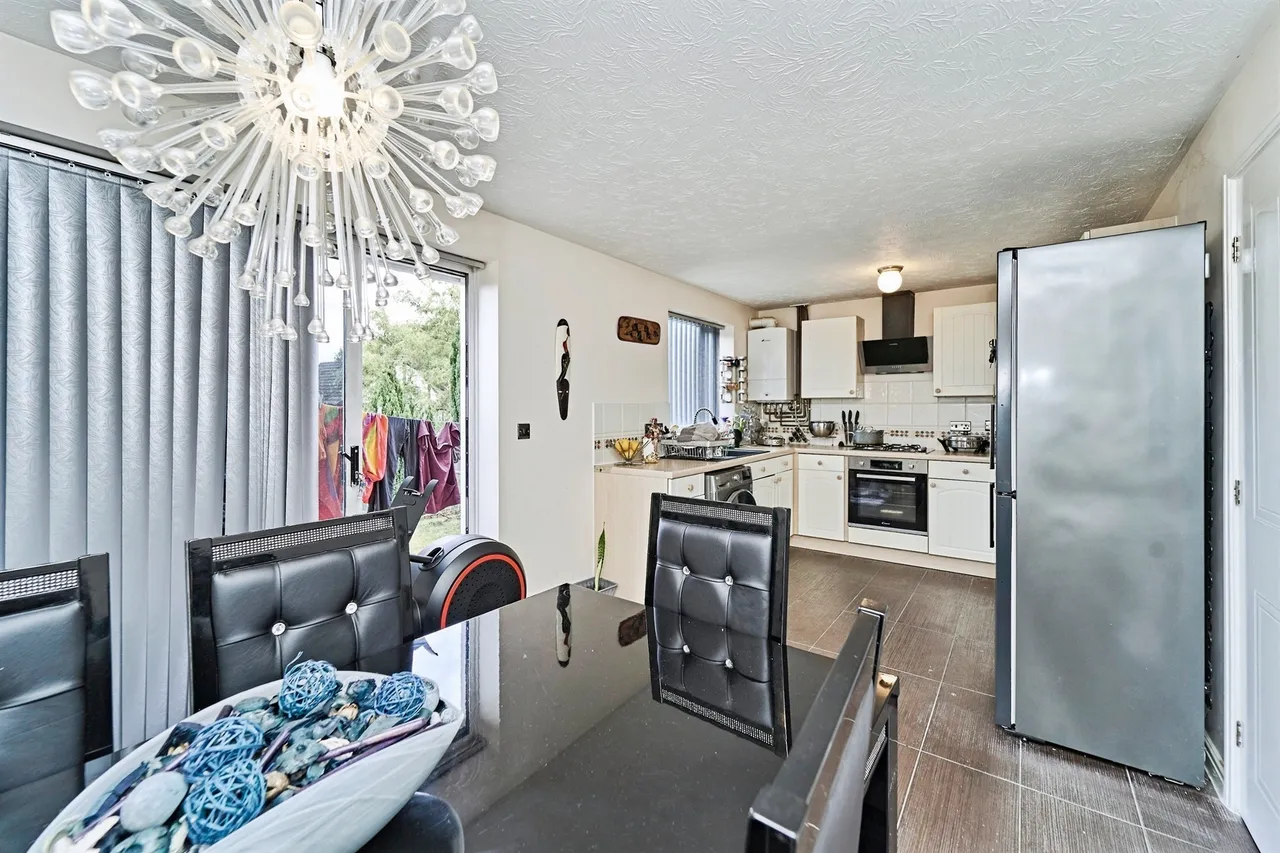 Edwin Phillips Drive, West Bromwich, photo 5