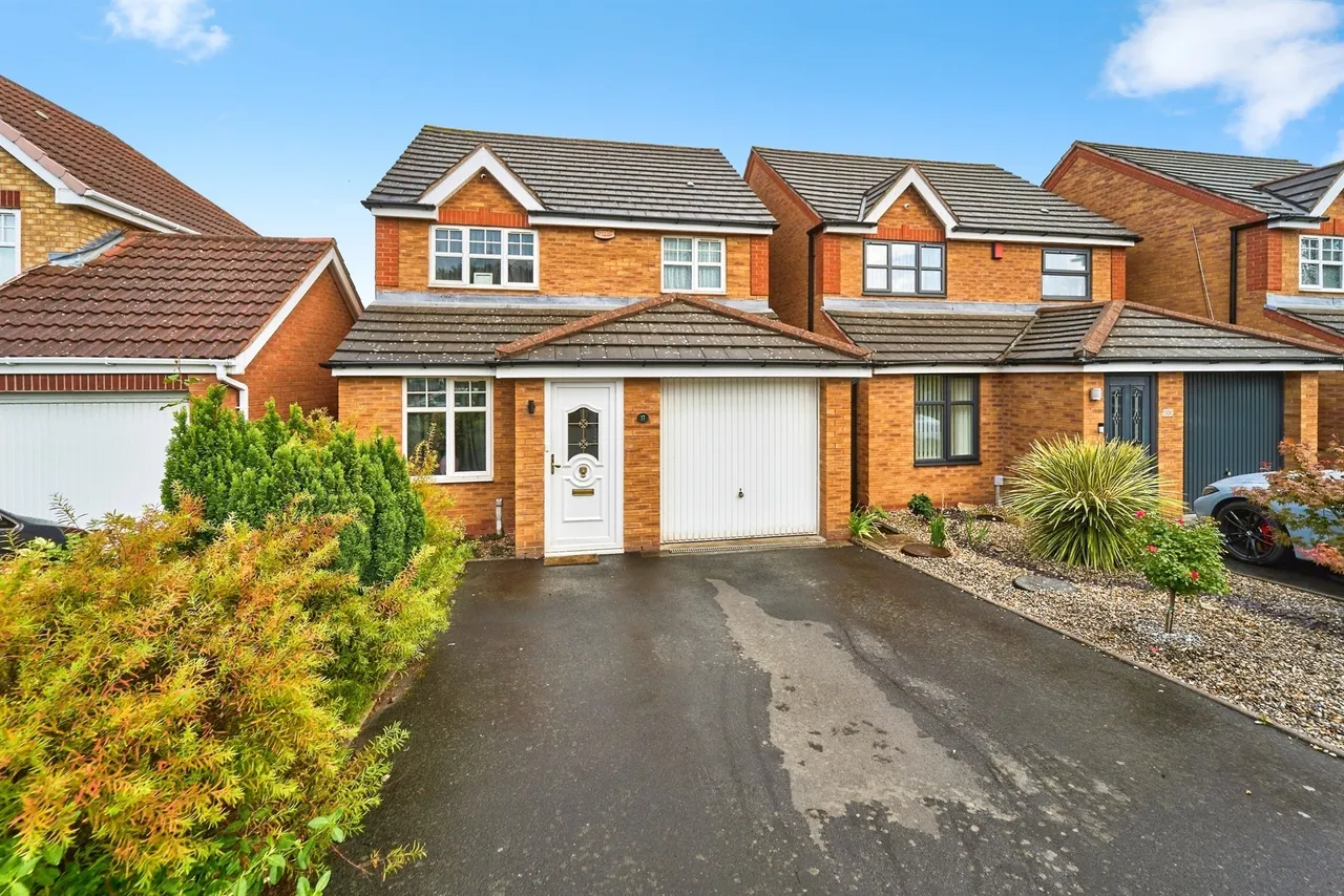 3 bed house for sale — Edwin Phillips Drive, West Bromwich