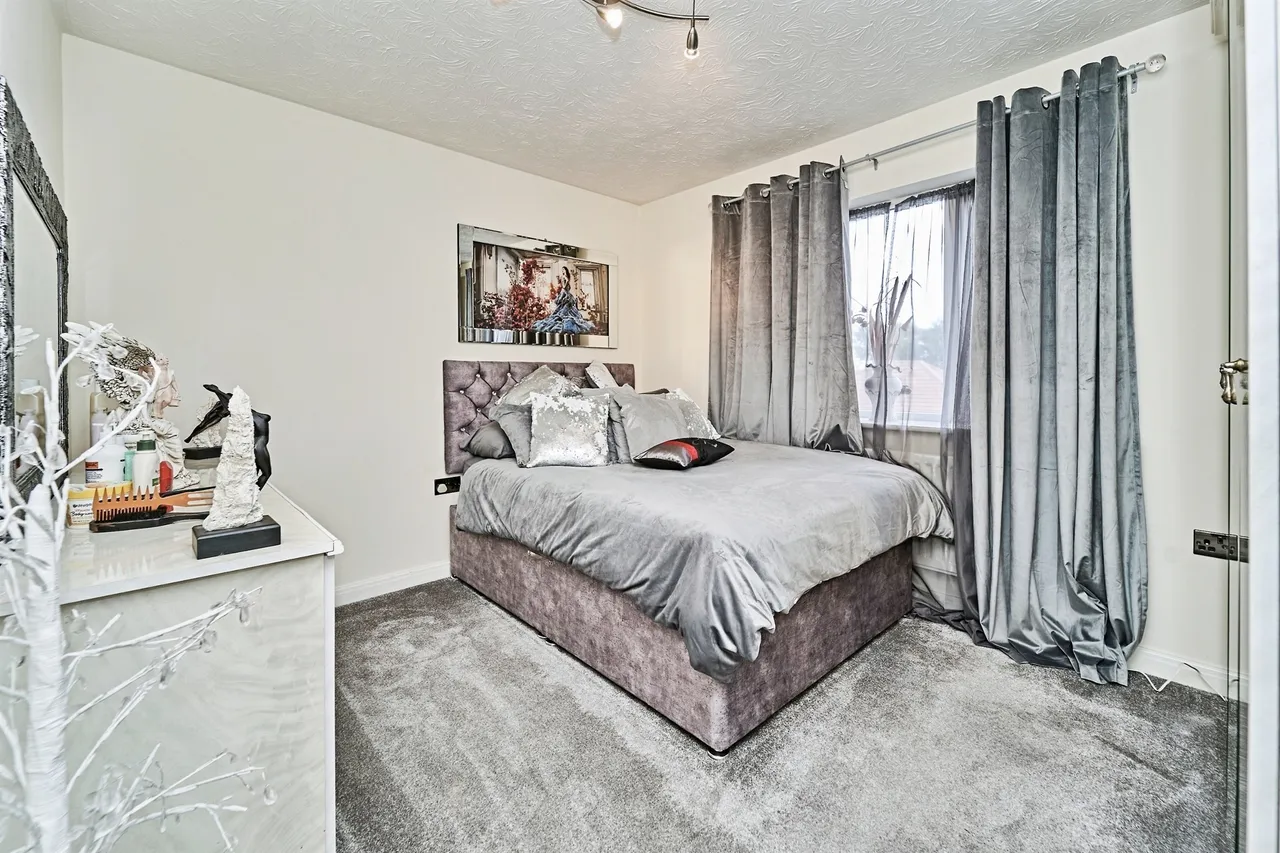 Edwin Phillips Drive, West Bromwich, photo 12