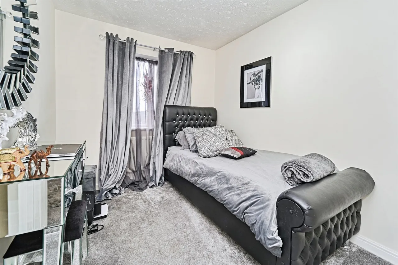 Edwin Phillips Drive, West Bromwich, photo 11