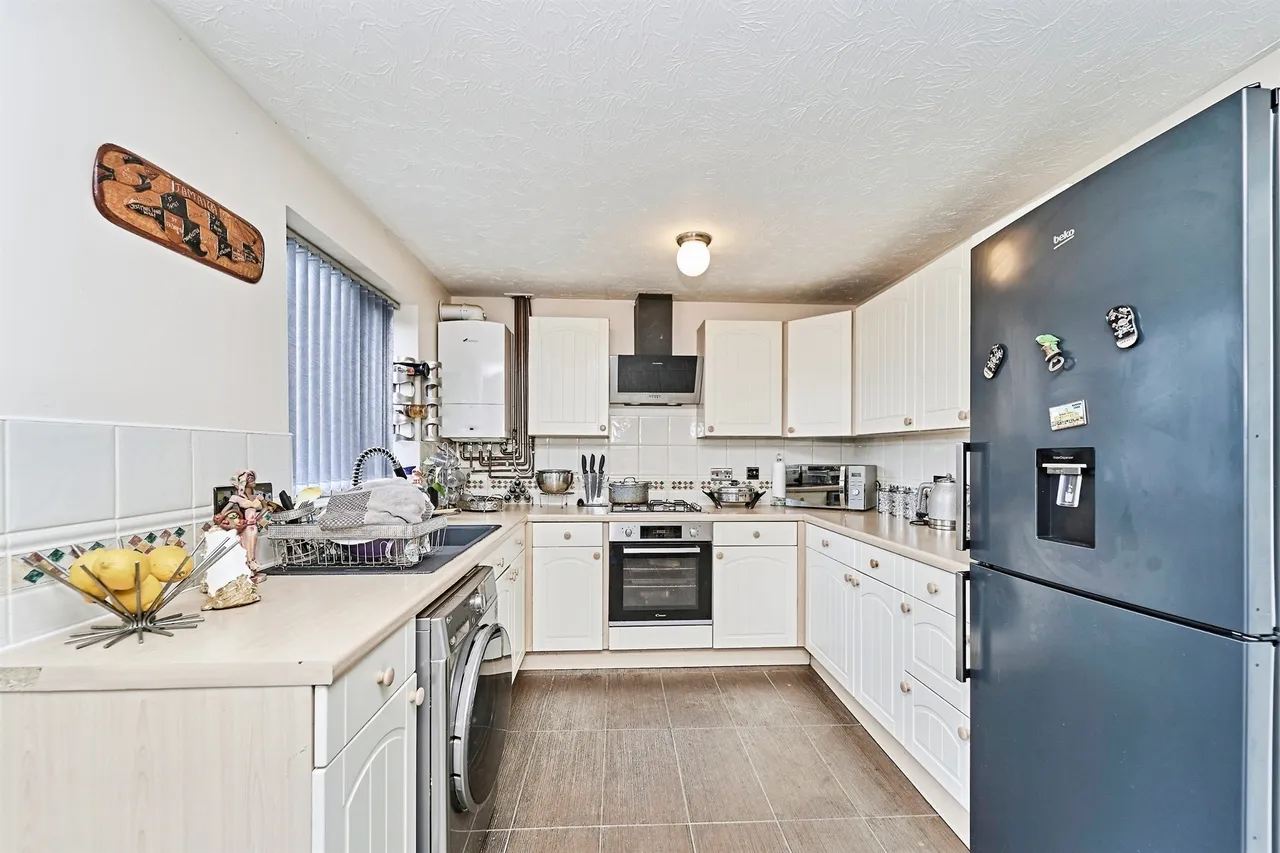 Edwin Phillips Drive, West Bromwich, photo 8
