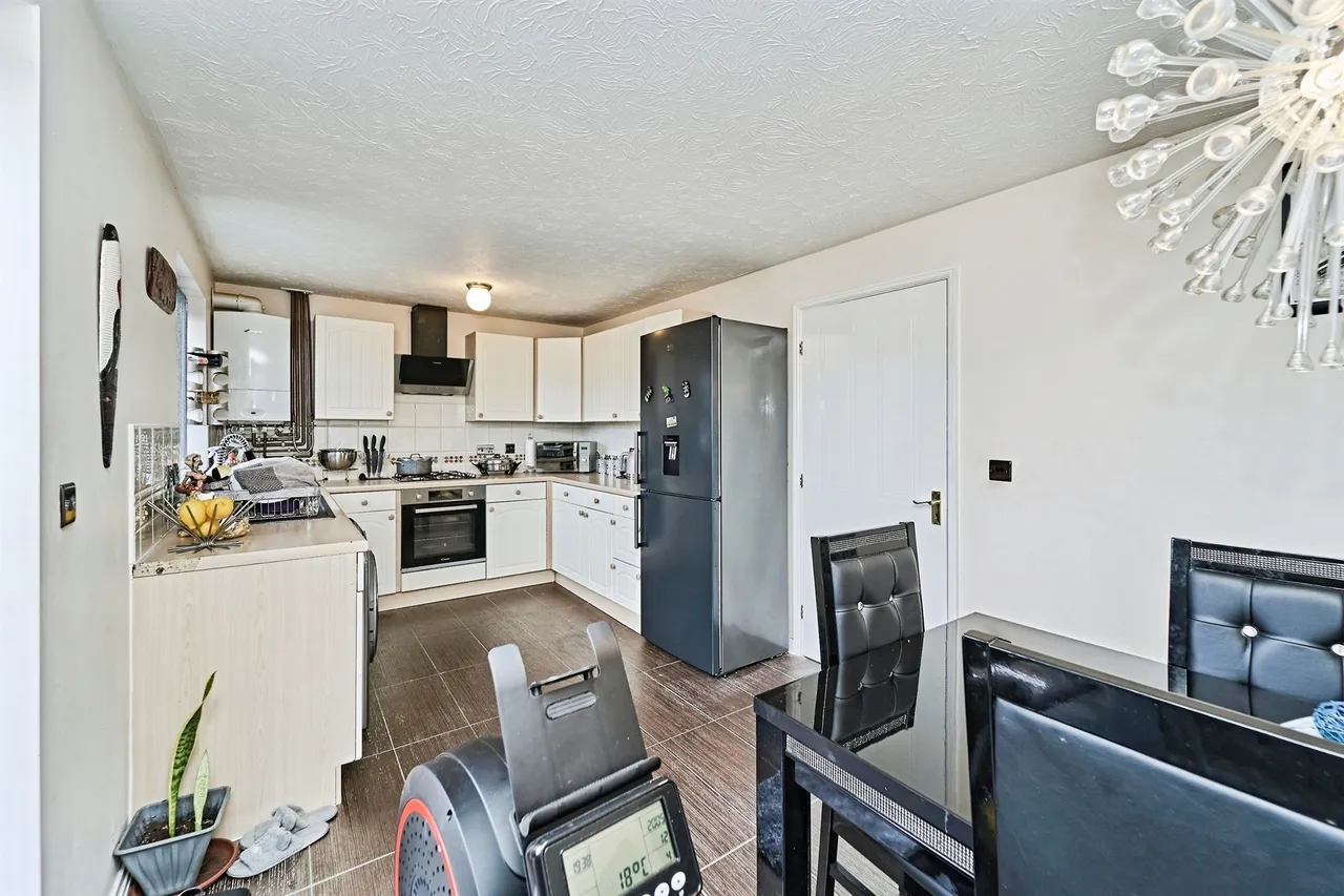 Edwin Phillips Drive, West Bromwich, photo 6