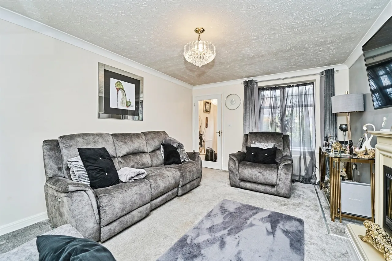 Edwin Phillips Drive, West Bromwich, photo 3