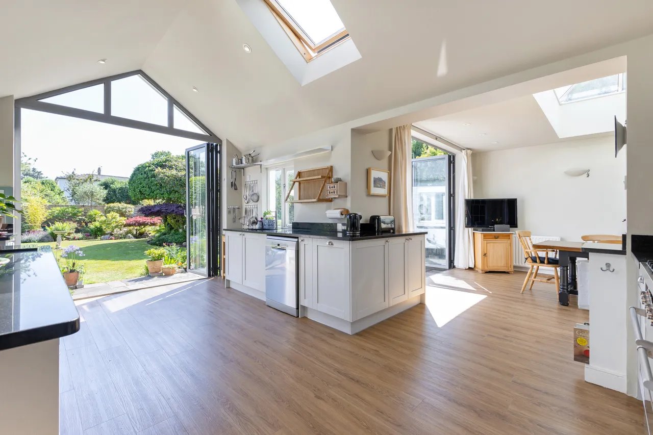 Adelaide Road, Teddington, TW11, photo 3