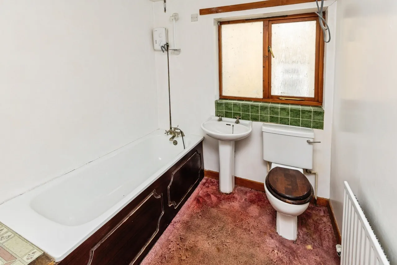 Brynisa Road, Brynteg, LL11, photo 17