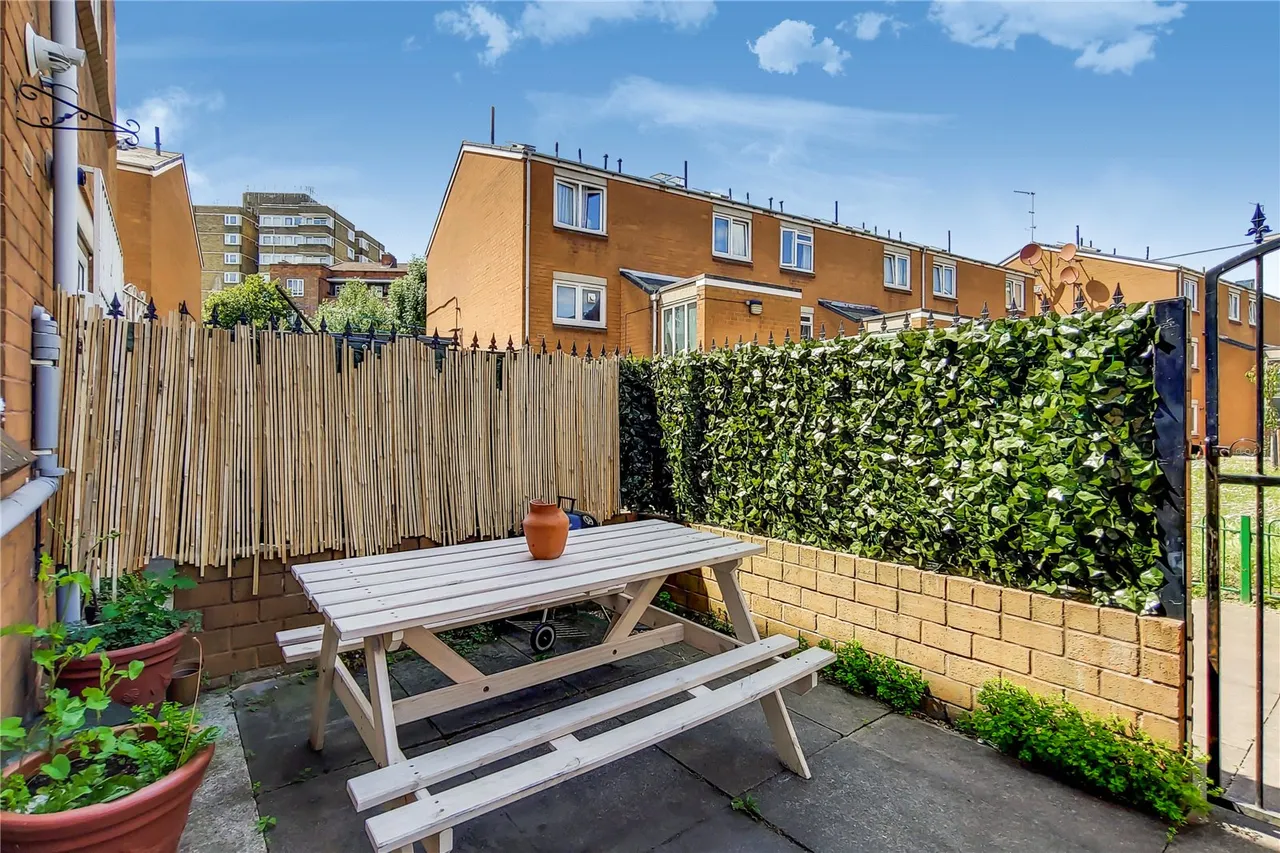 Thornbury Close, London, N16, photo 15