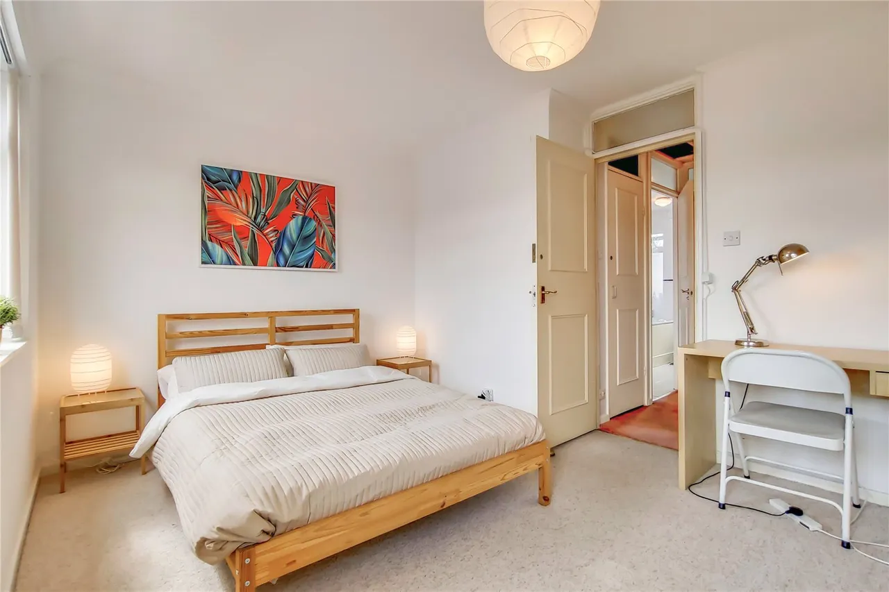 Thornbury Close, London, N16, photo 3