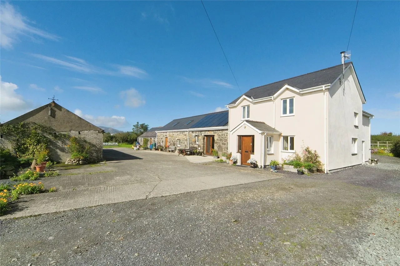 7 bed house for sale, Llangybi, Pwllheli, LL53
