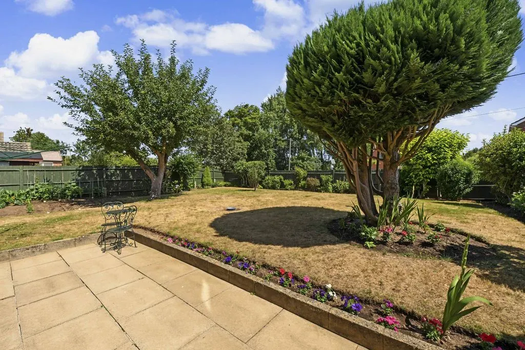 Chesterfield Crescent, Wing, Leighton Buzzard, Bedfordshire, LU7 0TW, photo 18