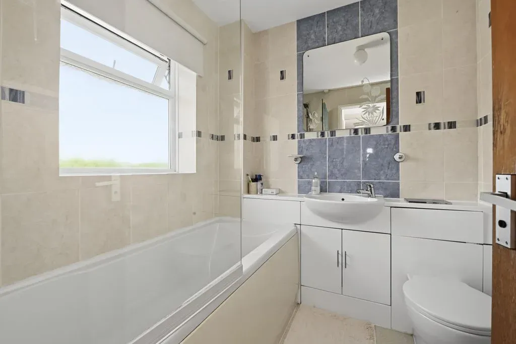 Chesterfield Crescent, Wing, Leighton Buzzard, Bedfordshire, LU7 0TW, photo 12