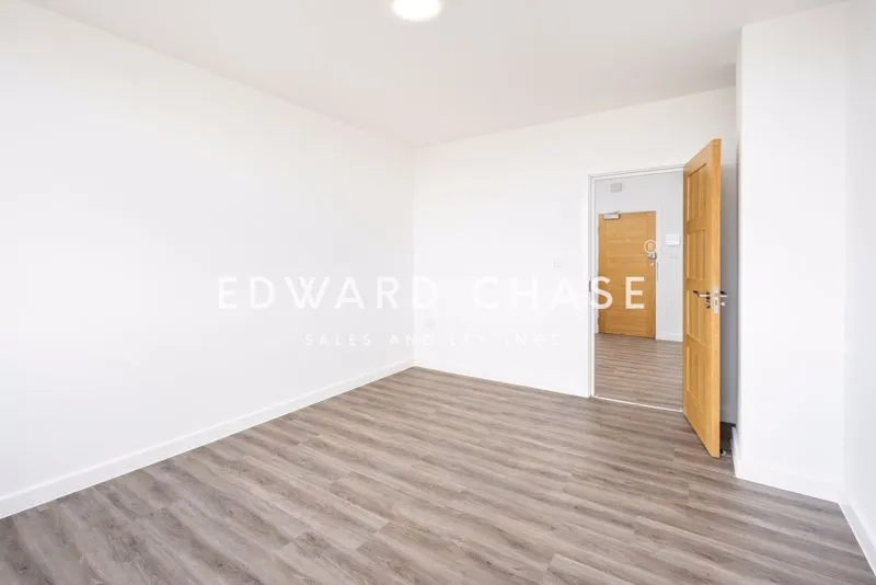 North Street, Hornchurch, RM11, photo 8