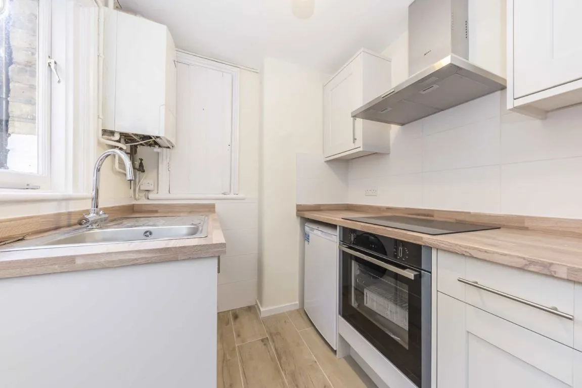 Sunnyside Road, TW11, photo 4