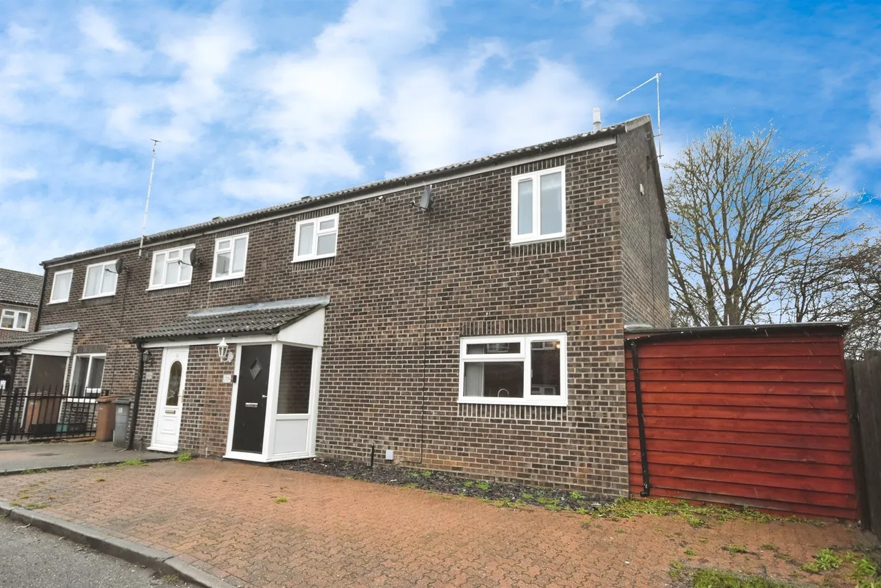 3 bed house for sale — Boleyn Way, Boreham, CHELMSFORD