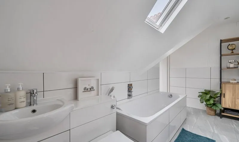 Caenwood Road, Ashtead, KT21, photo 12