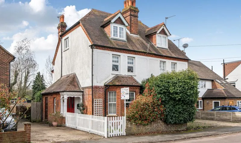 3 bed flat for sale, Caenwood Road, Ashtead, KT21