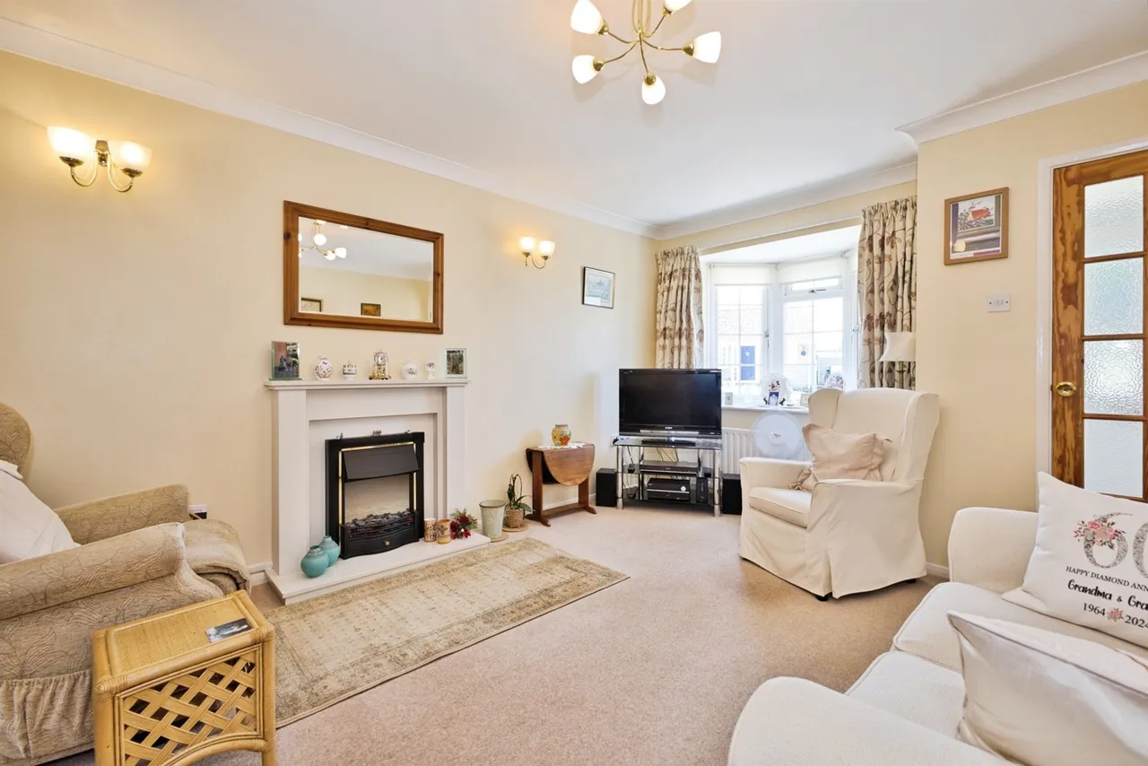 Laburnum Crescent, Crewkerne, photo 8