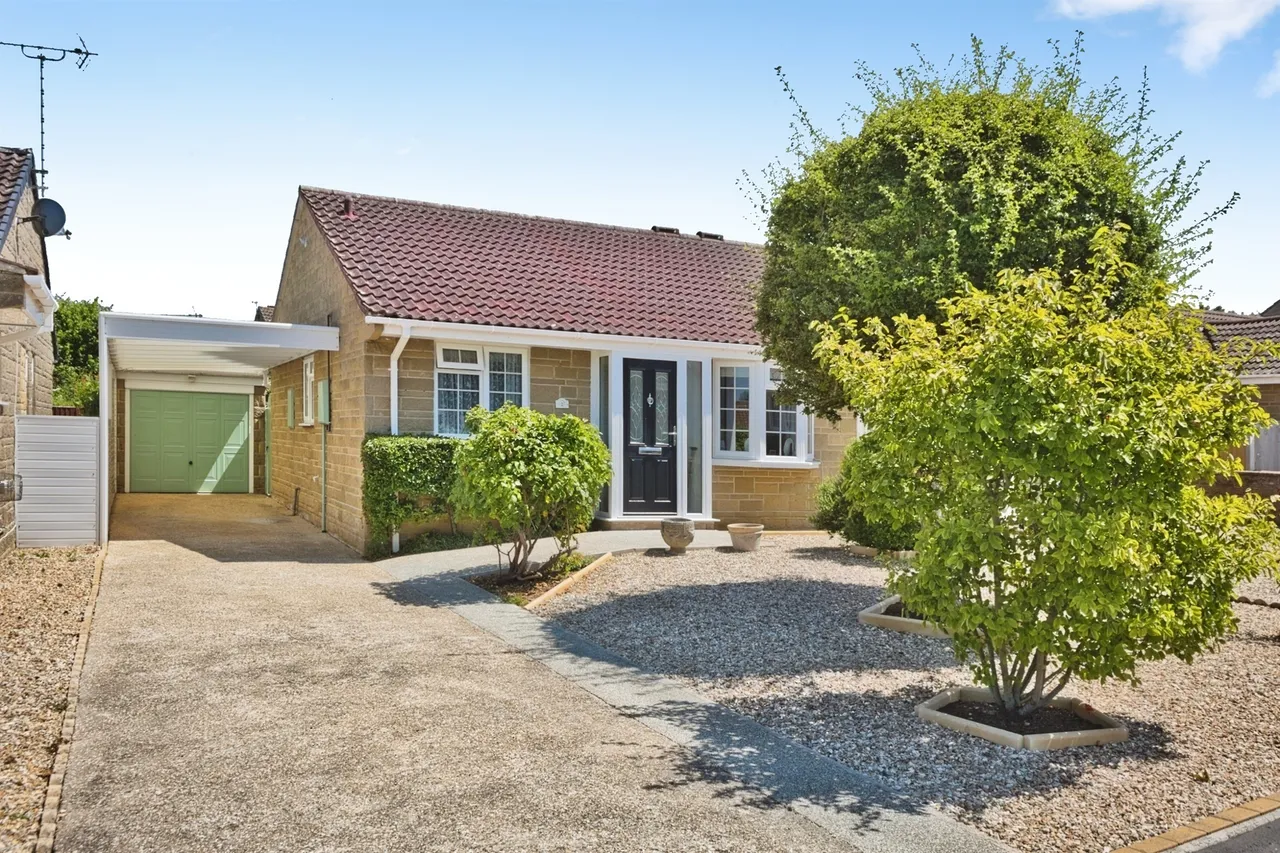 Laburnum Crescent, Crewkerne, photo 5