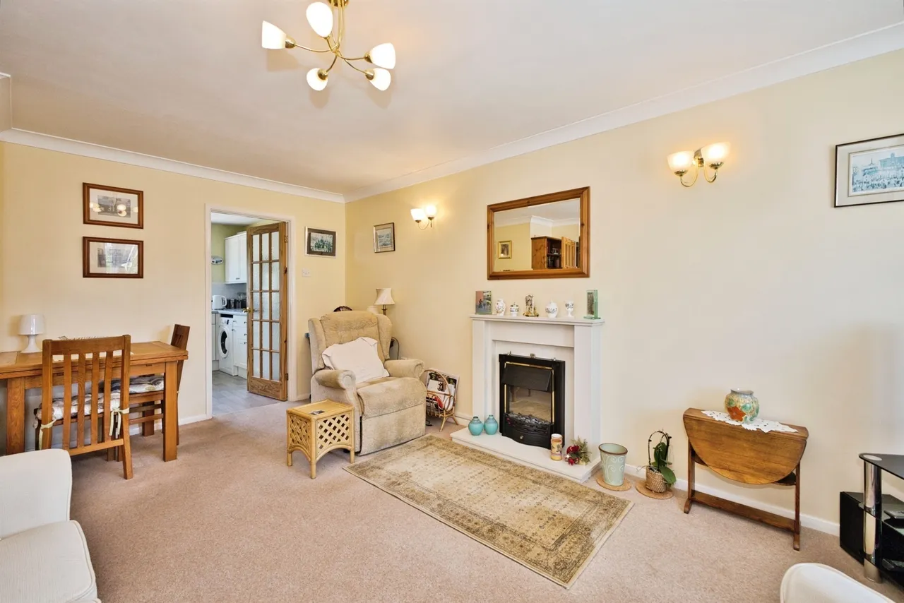 Laburnum Crescent, Crewkerne, photo 7