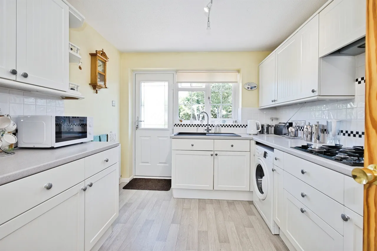 Laburnum Crescent, Crewkerne, photo 11