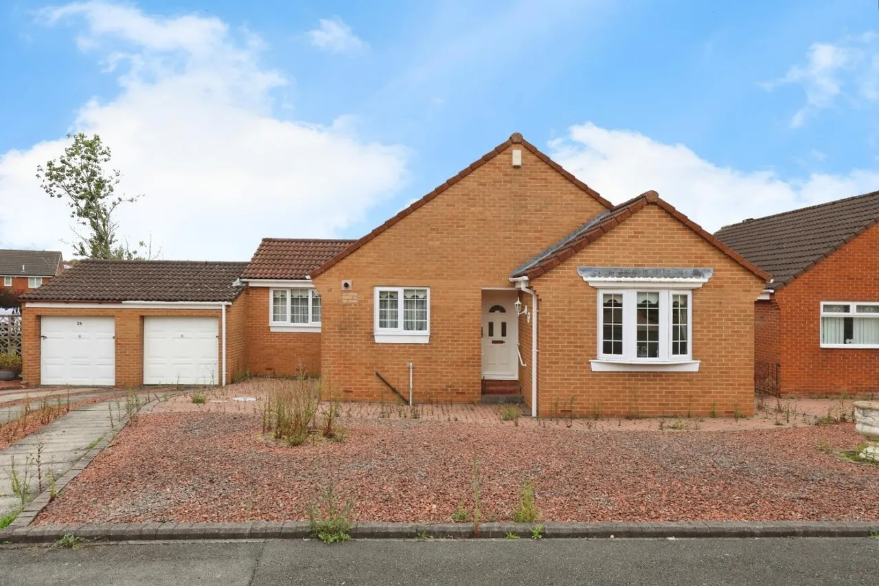 2 bed house for sale — Sandown Drive, Newton Aycliffe