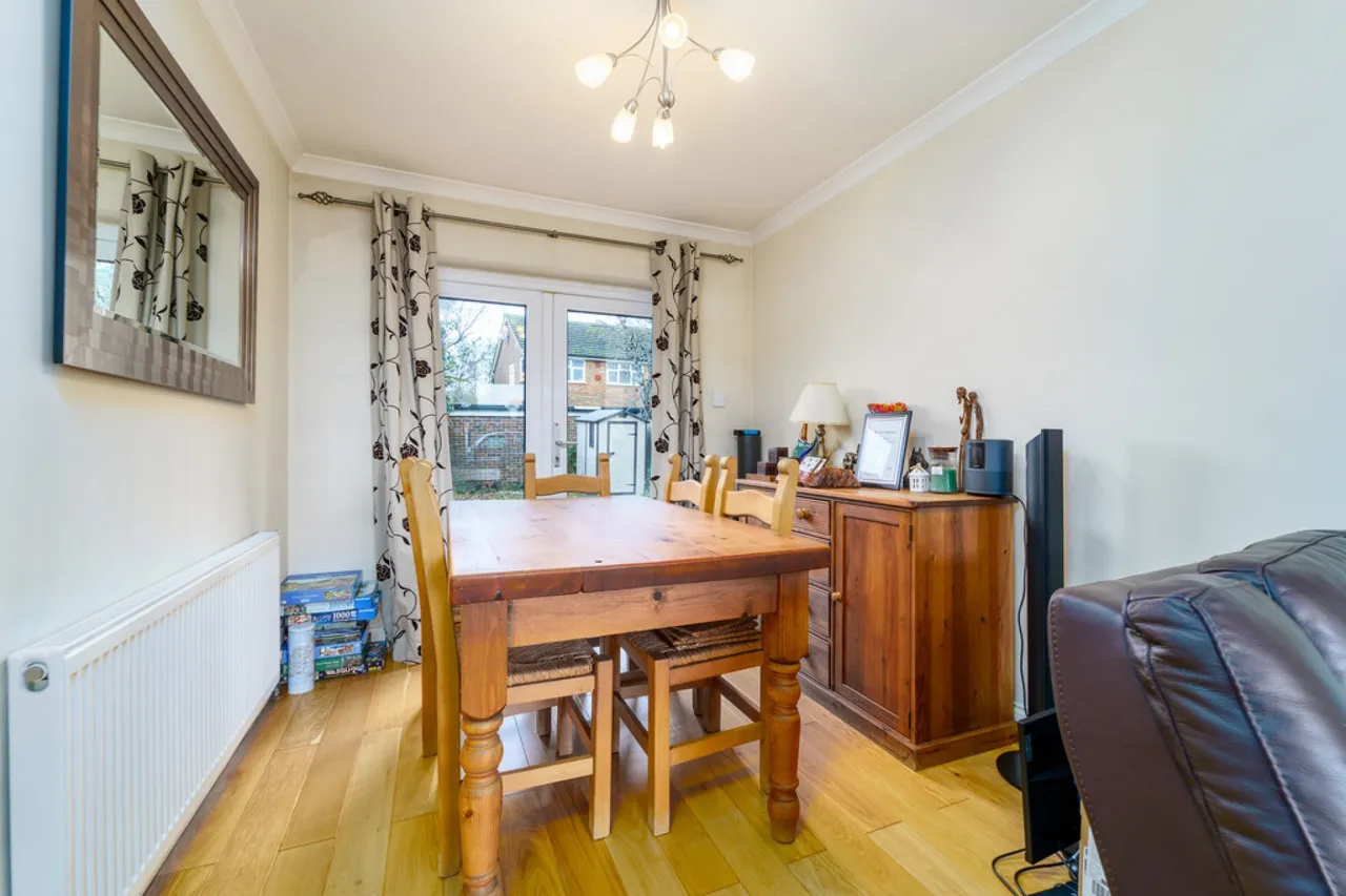 Benen-stock Road, Stanwell Moor, photo 3
