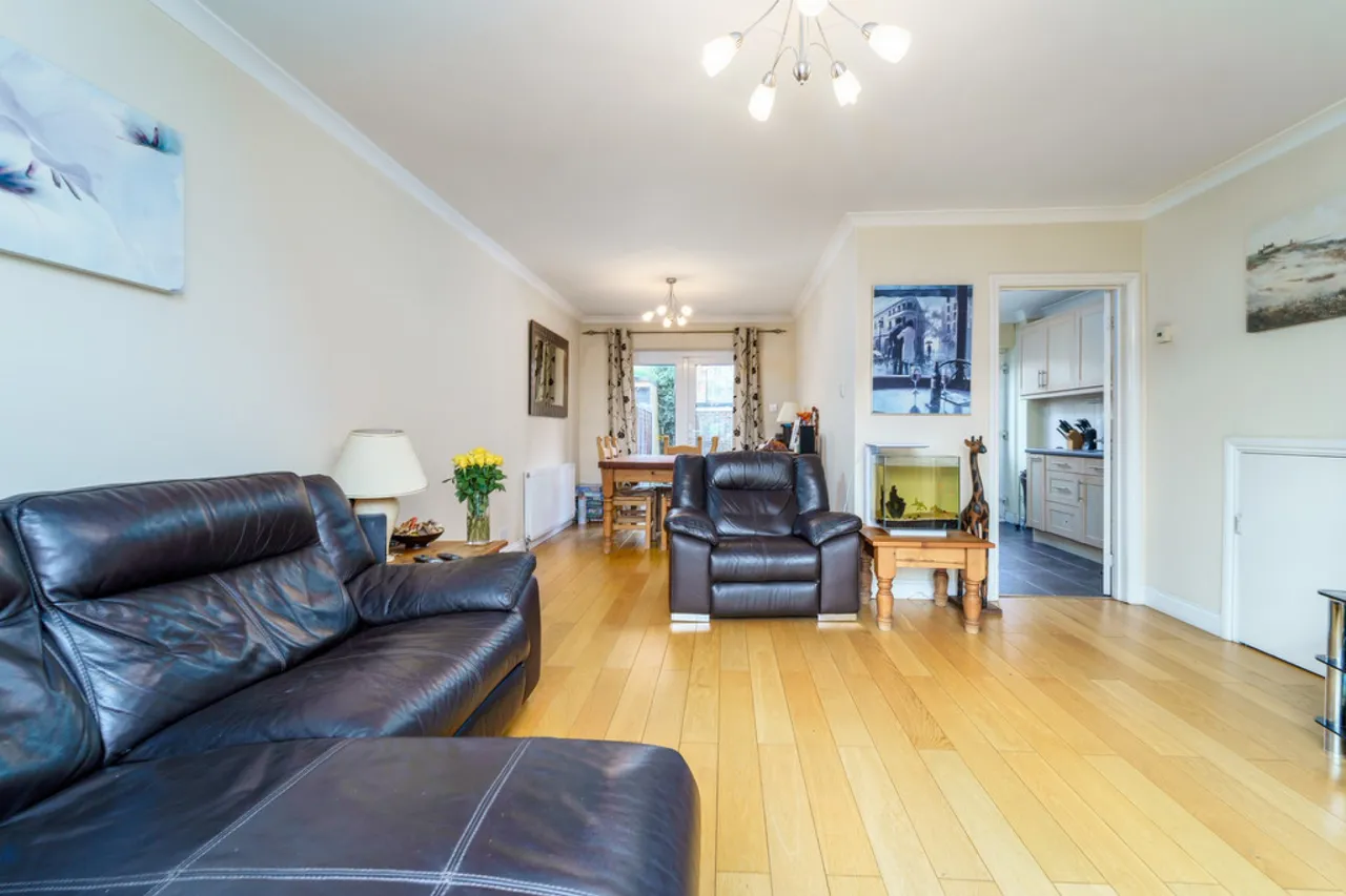 Benen-stock Road, Stanwell Moor, photo 4